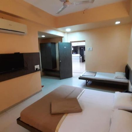 Sugandha Lodge Solapur Exterior photo