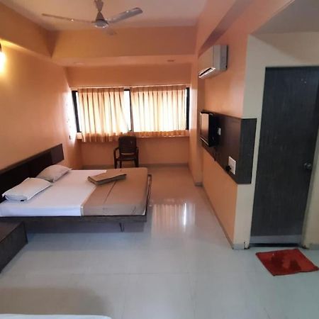 Sugandha Lodge Solapur Exterior photo