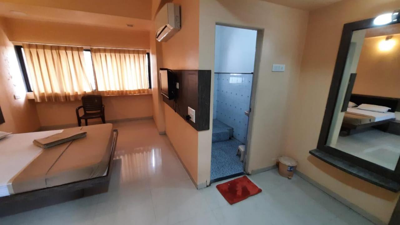 Sugandha Lodge Solapur Exterior photo