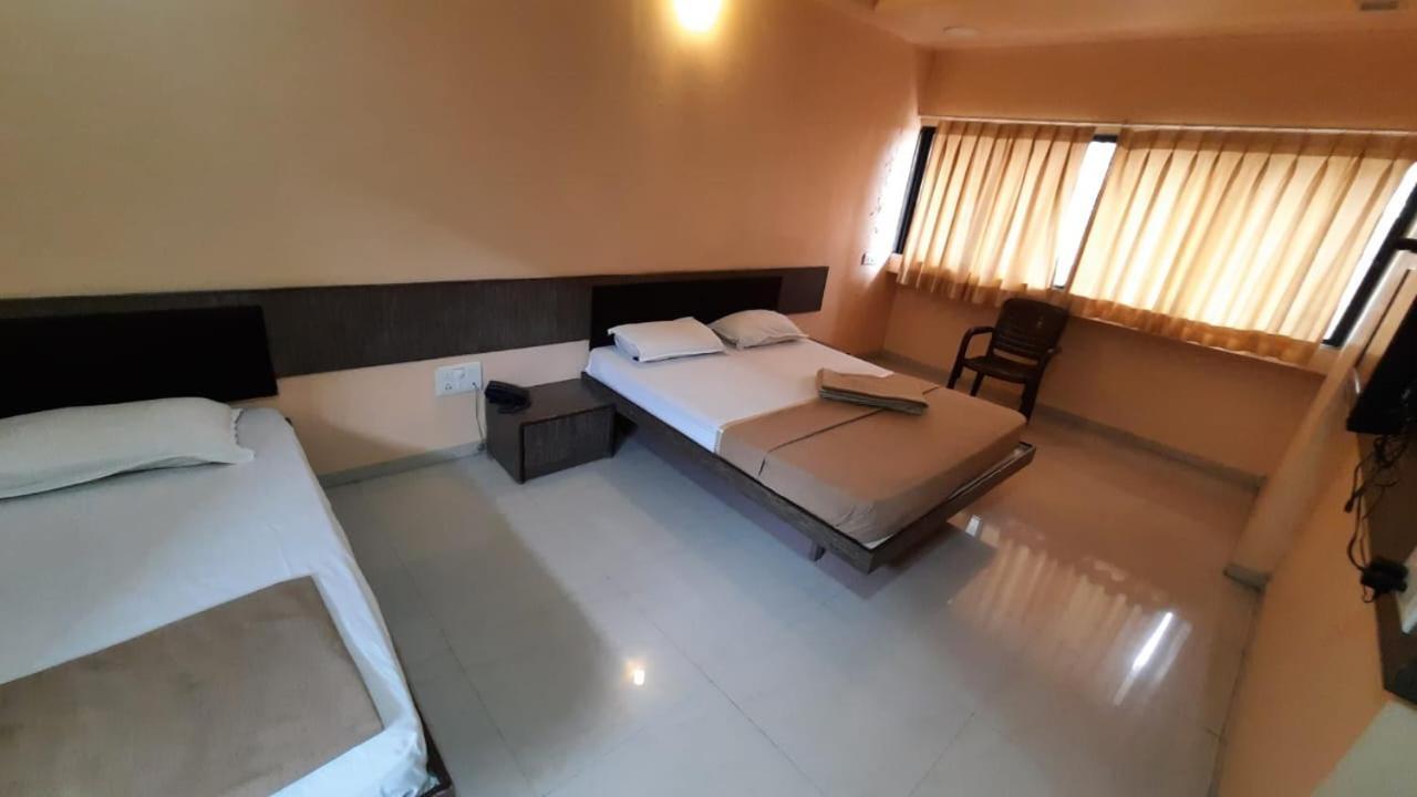 Sugandha Lodge Solapur Exterior photo
